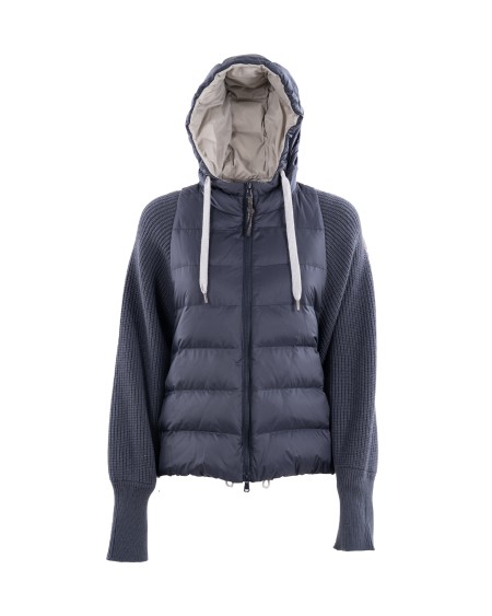 Shop BRUNELLO CUCINELLI  Bomber: Brunello Cucinelli piumino in nylon opaco idrorepellente. 
Chiusura con zip e doppio cursore.
Tasche basse.
Fondo con coulisse.
Cappuccio regolabile con coulisse.
Decorazione in monile Nickel-free.
Imbottitura realizzata con materiali naturali di alta qualità: 90% piumino d'oca, 10% piuma d'oca.
Composizione: 100% Poliestere. 
Made in Italy.. MH5042699-C8901